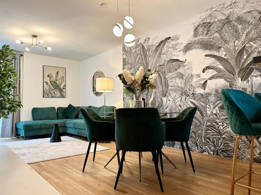 Balcony Apartment I 50 M² I Near City Center Wina Bagian luar foto