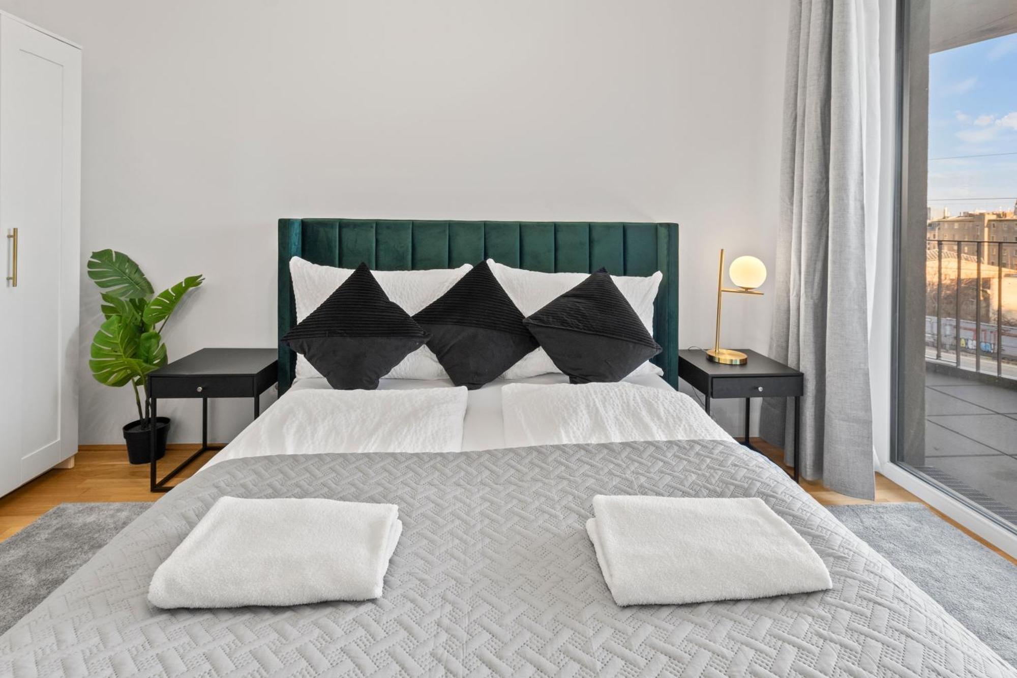 Balcony Apartment I 50 M² I Near City Center Wina Bagian luar foto