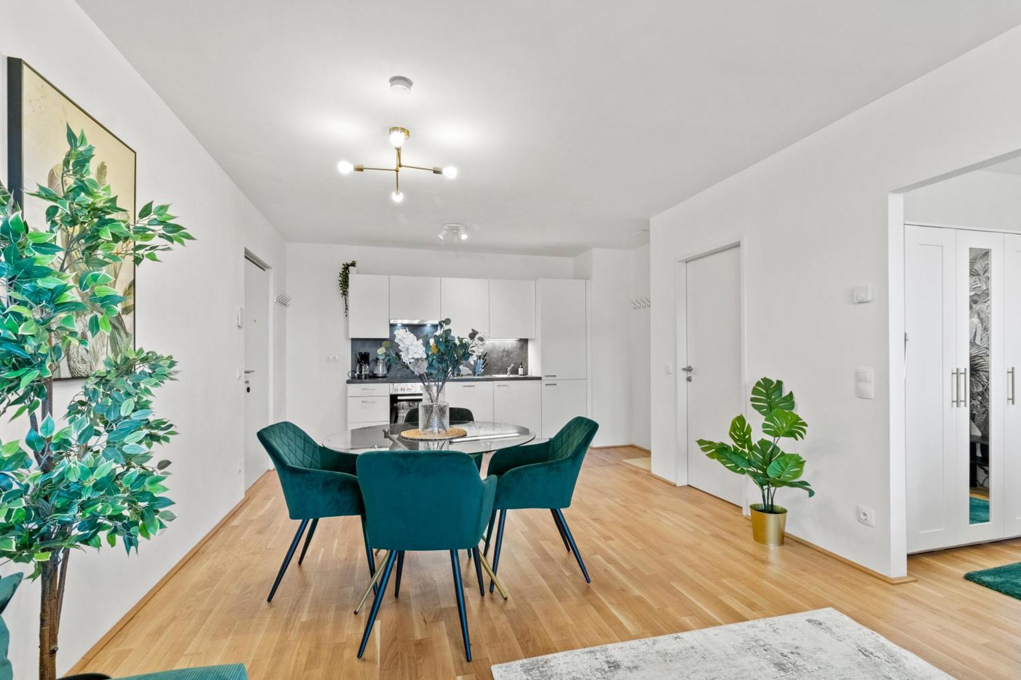 Balcony Apartment I 50 M² I Near City Center Wina Bagian luar foto